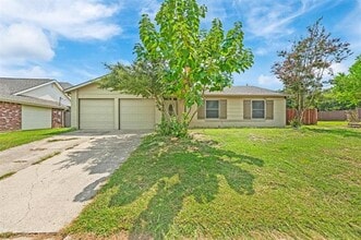Building Photo - 710 W Embercrest Dr