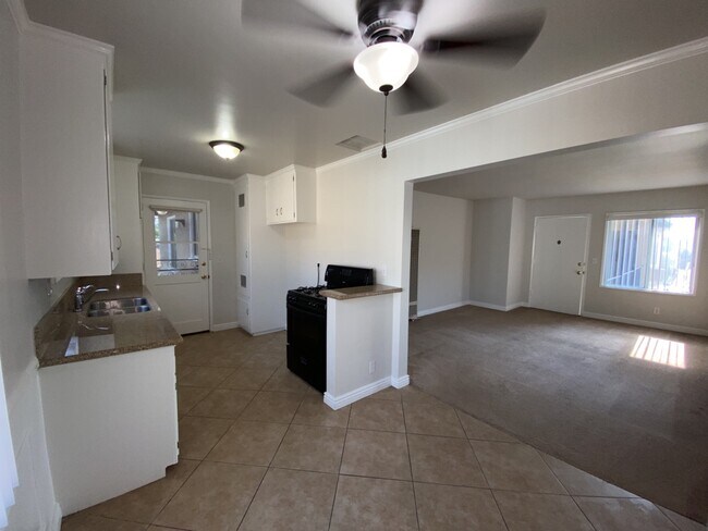 Foto del edificio - 6263 Vineland Ave