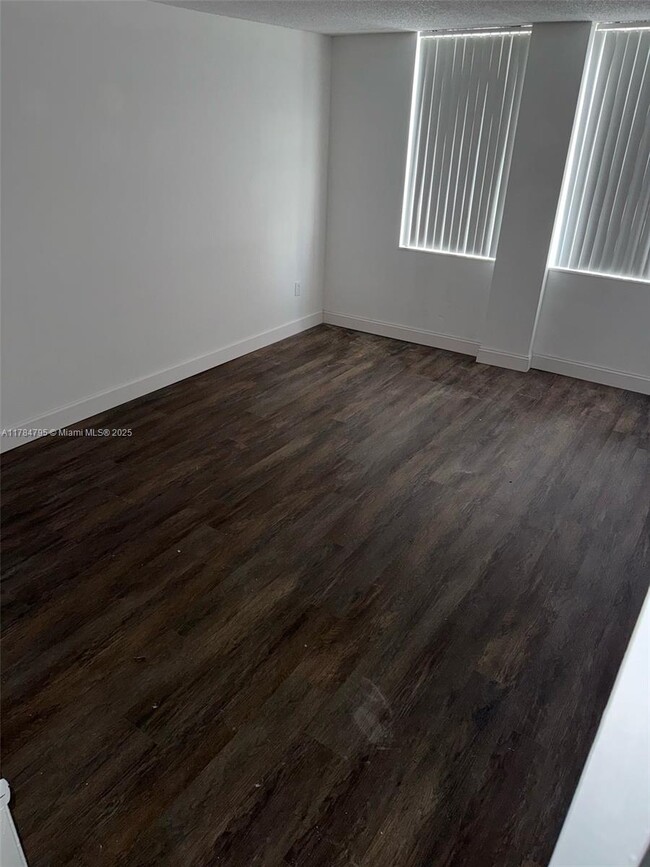 Foto del edificio - 13390 NE 7th Ave