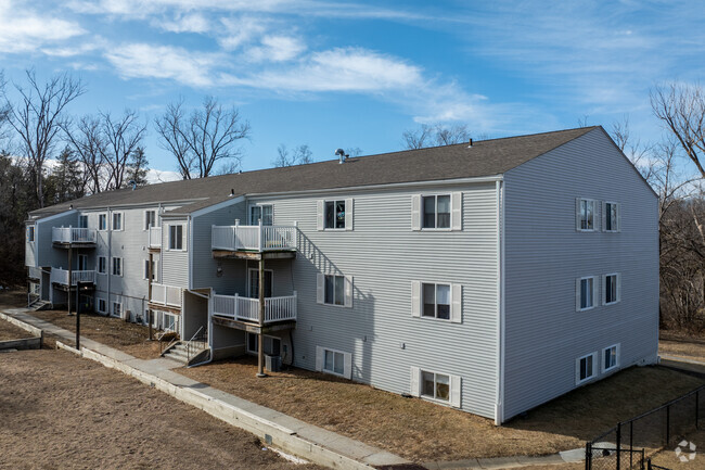 Building Photo - Hidden Bluffs Apartments