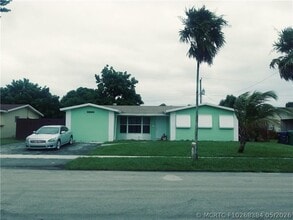 Building Photo - 2630 NW 42nd Terrace