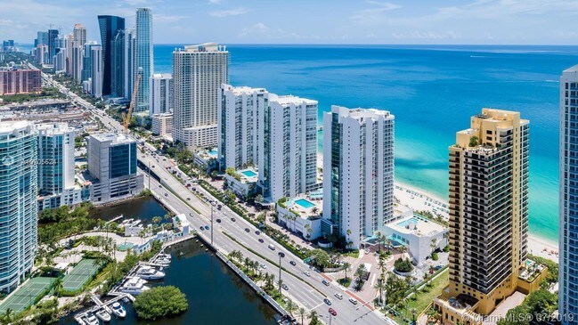 Foto del edificio - 16500 Collins Ave