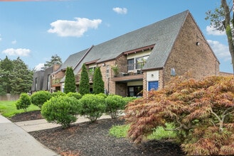 The Crossings at Neshaminy - The Crossings at Neshaminy Apartments