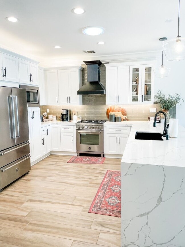 Building Photo - Gorgeous 4 bed, 2 bath cul-de-sac home