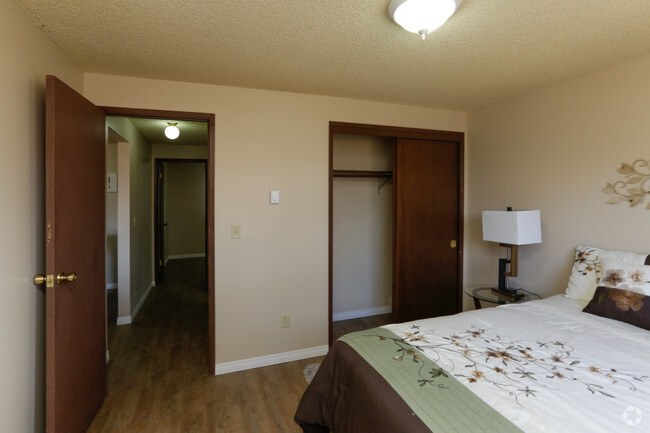 2BR, 1BA - Willow Wood Village