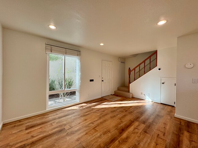 Building Photo - Renovated Two Bedroom Napa Condo Minutes f...