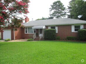 Building Photo - 1460 Lakeview Dr
