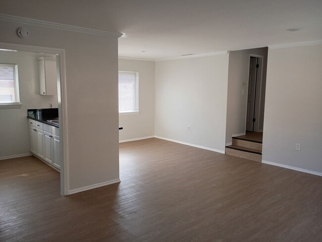 Interior Photo - 5302 Colodny Ave