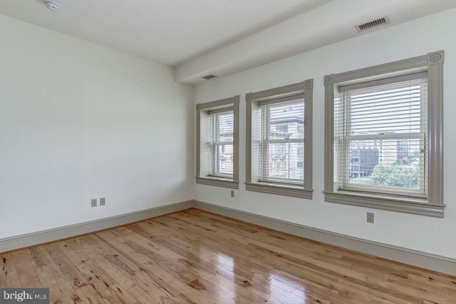 Building Photo - 515 9th St NW