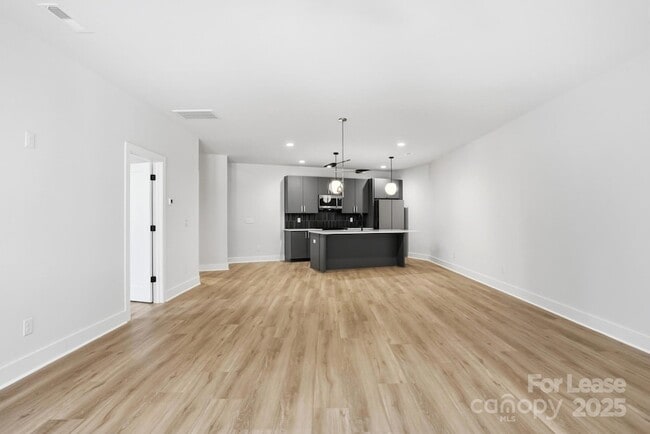 Building Photo - 1306 Carolyn Dr