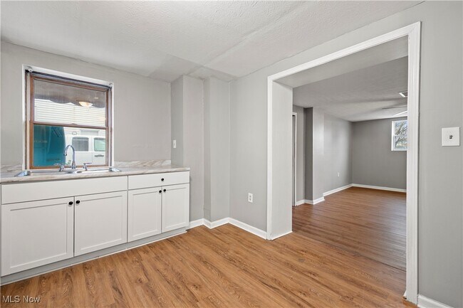 Foto del edificio - 1063 W 21st St