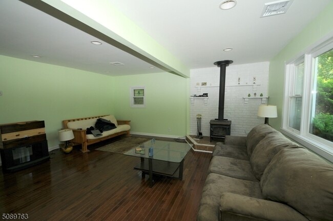 Building Photo - 512 Colver Rd