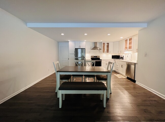 Stainless steel appliances & all wood dining - 9806 Kentsdale Dr