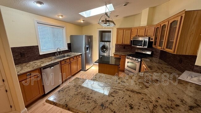 Building Photo - 15550 Bonanza Ln