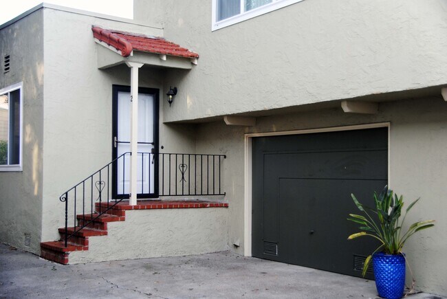 Front entry - 5129 Miles Ave