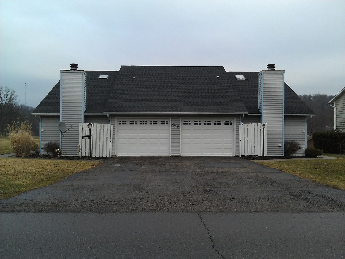 848 Forest Hills Rd, Heath, OH 43056 Condo for Rent in Heath, OH