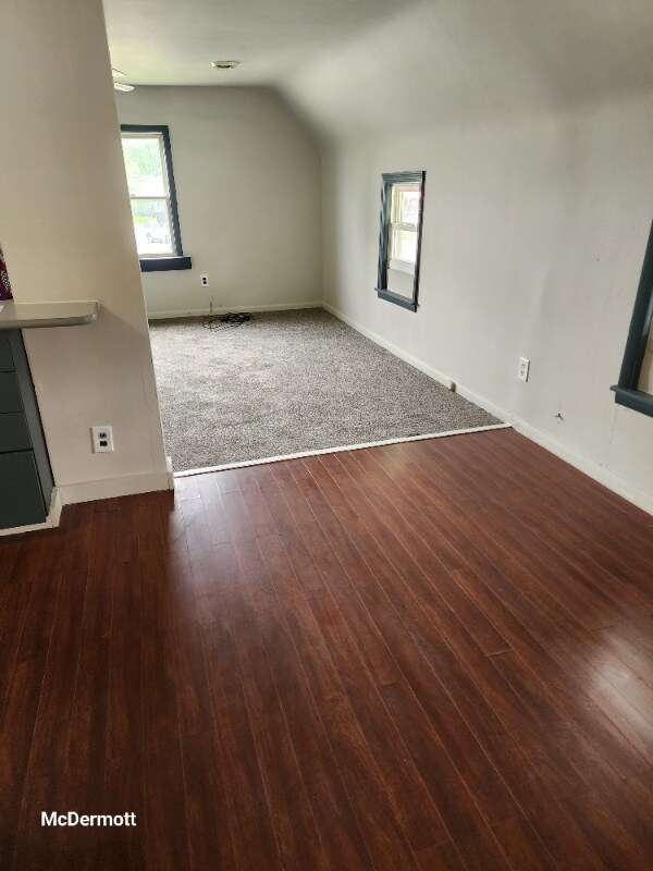 Foto del edificio - 155 N Ridge Rd