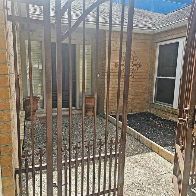 Building Photo - 15622 Whitewater Ln