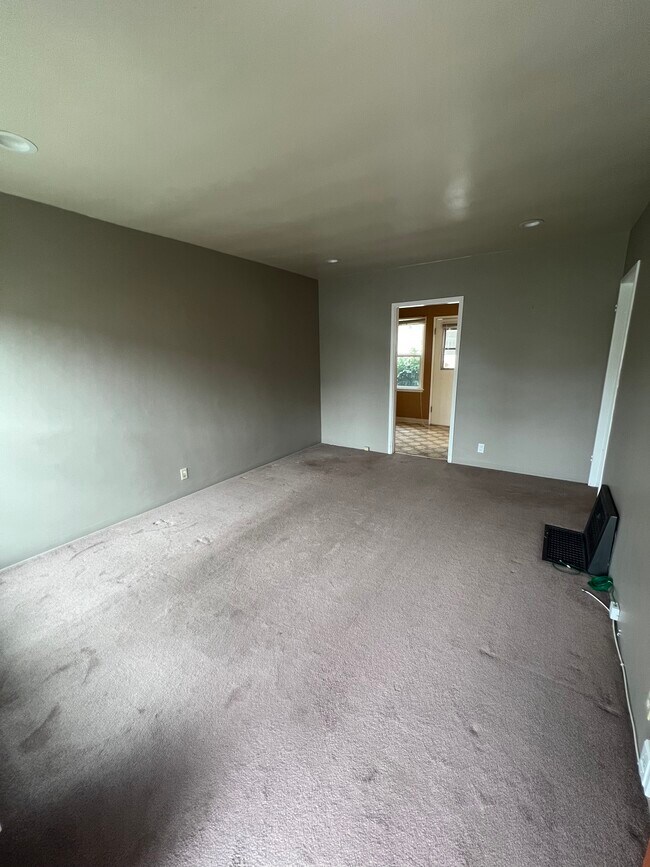 Front Door Entry - Living Room - 1903 Cabrillo Ave