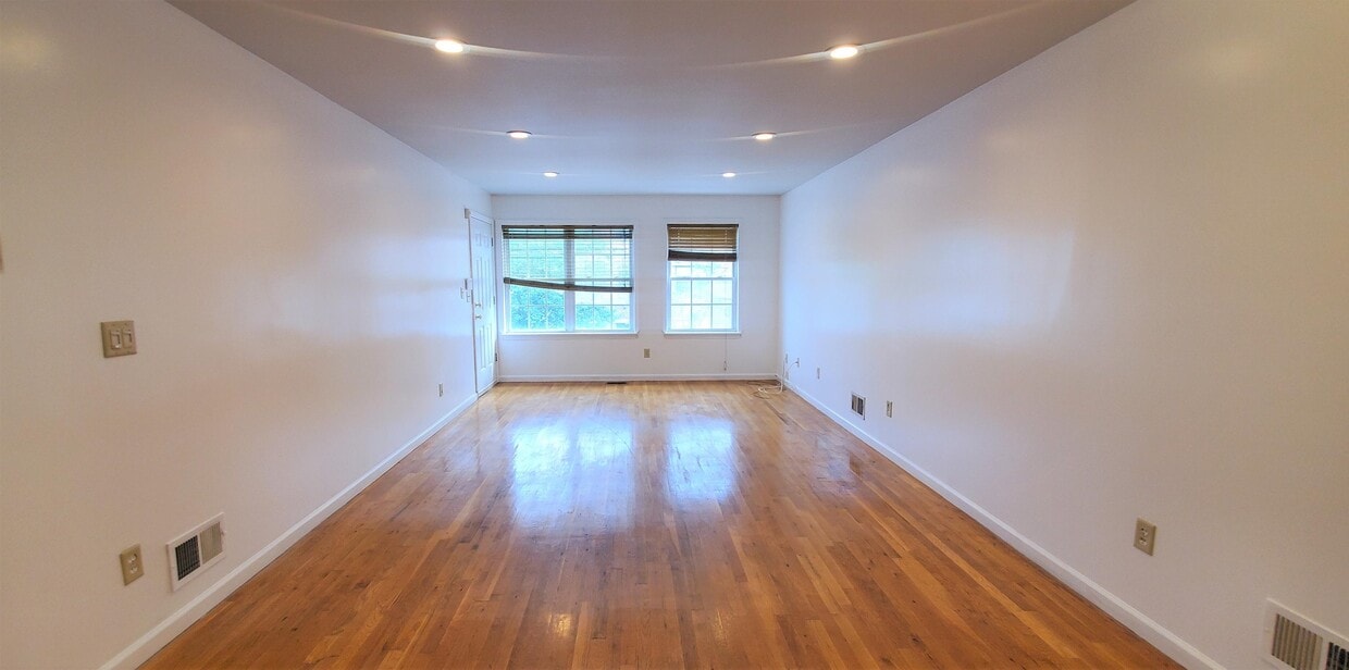 Primary Photo - 122 Logan Ave