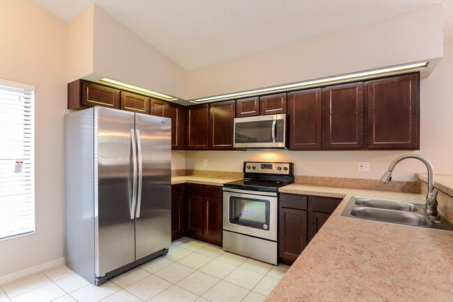 Foto del edificio - 619 Butternut Pl