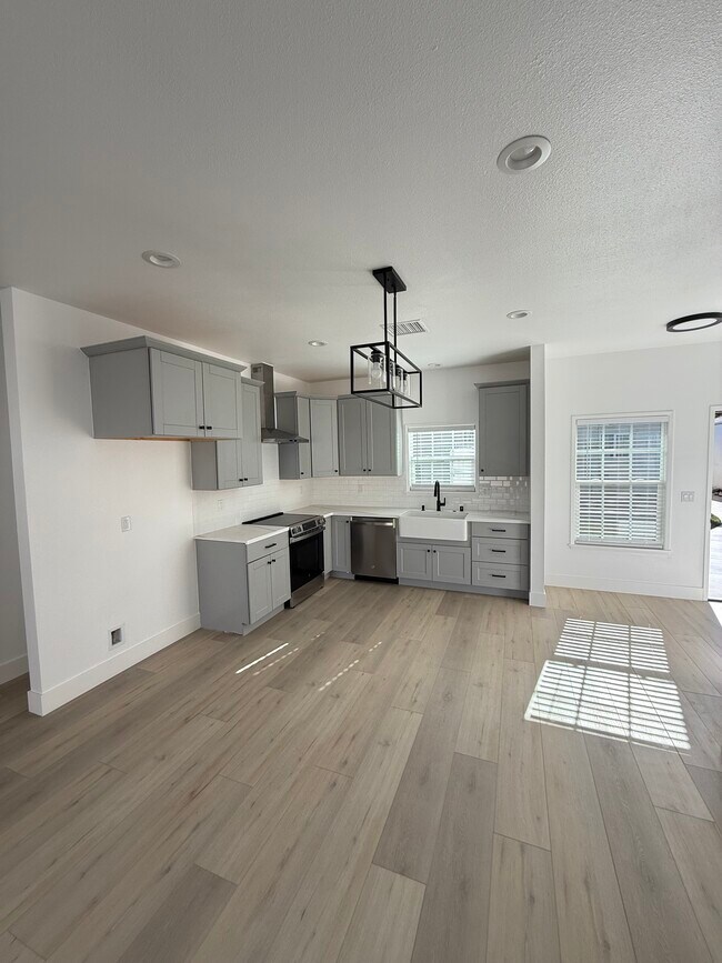 Foto del edificio - 11483 Delano St