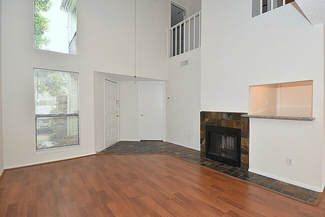 Building Photo - 3843 Tanglewilde St