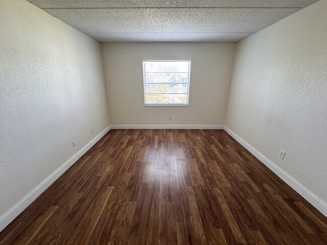 Foto del edificio - 2850 Somerset Park Dr