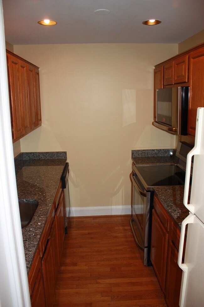 Kitchen - 3060 16th St NW