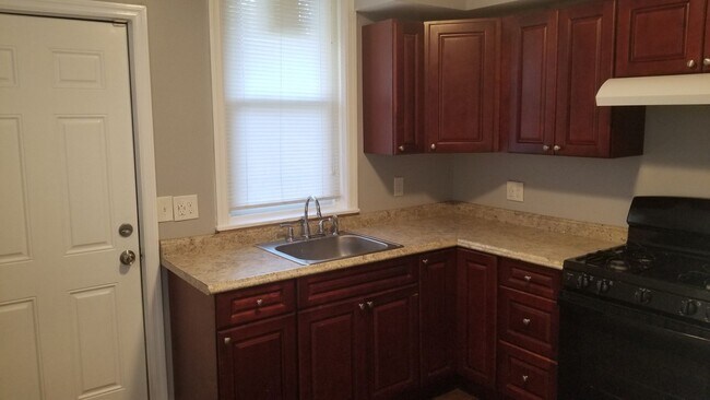 Building Photo - Spacious Home - Frankford, Section 8 Welcome