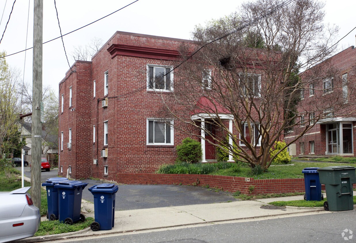 Building Photo - 10 Sunset Dr