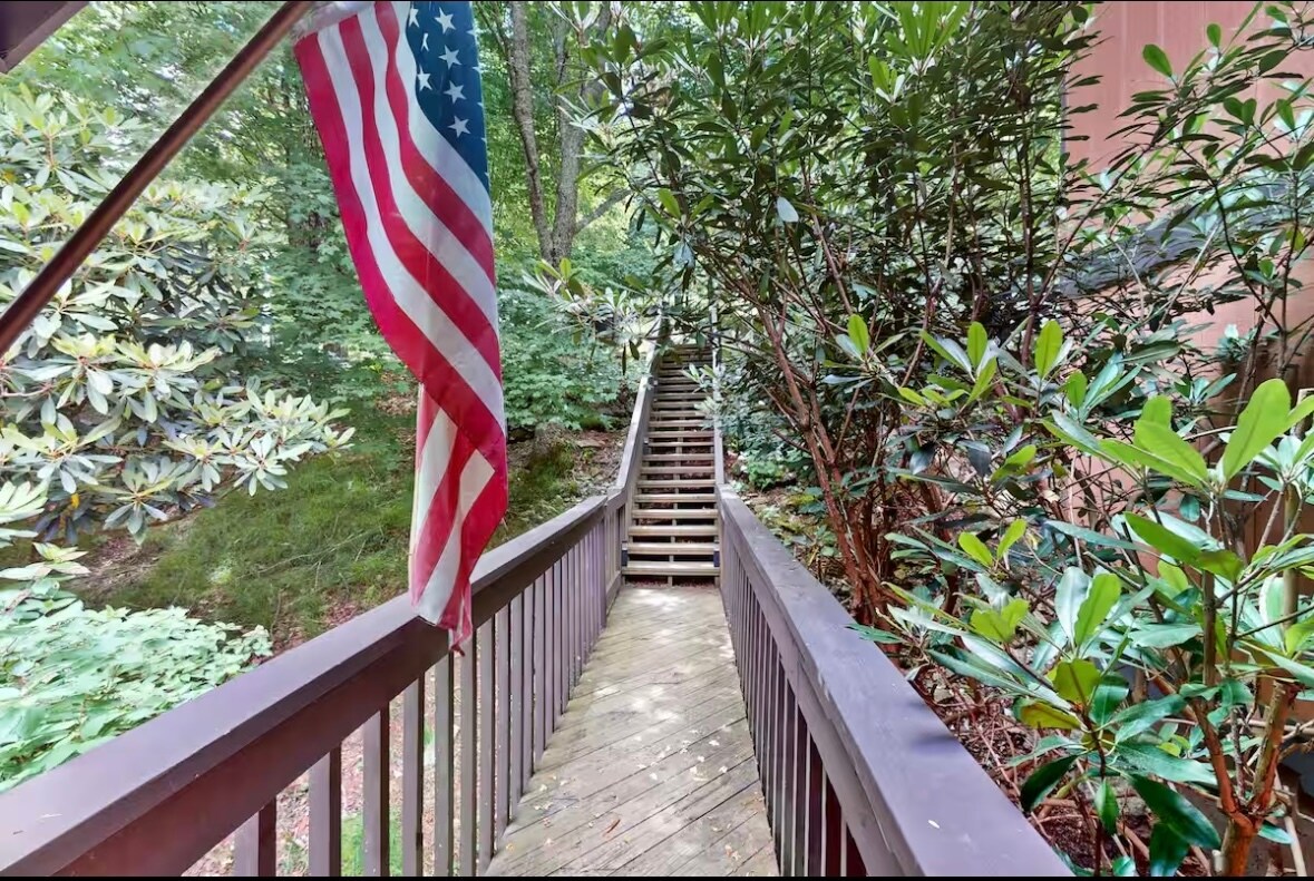 Primary Photo - 1039 Charter Hills Rd