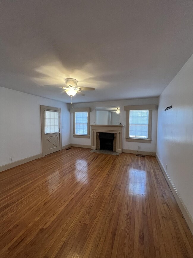 Building Photo - 2701 S Memorial Dr