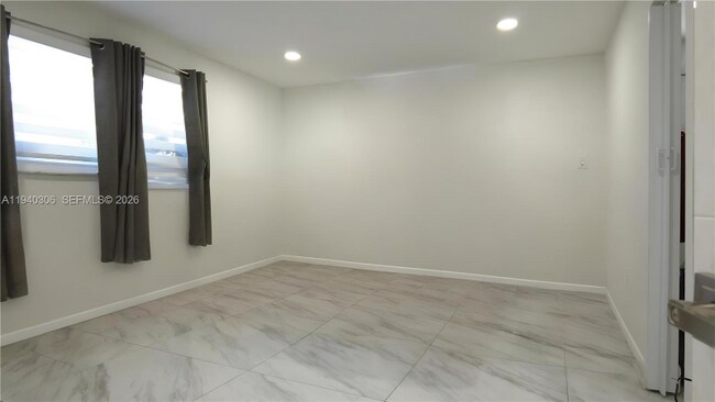 Foto del edificio - 2741 SW 67th Ave