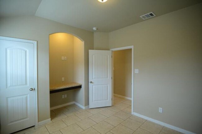 Foto del edificio - 1306 Vanguard Ln