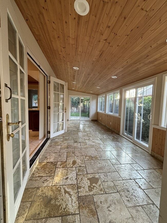 Building Photo - 6723 Altiplano Way