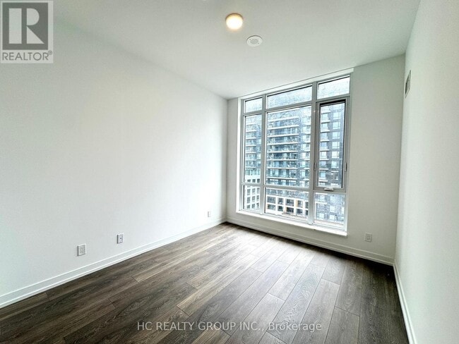 Building Photo - 8 Beverley Glen Blvd