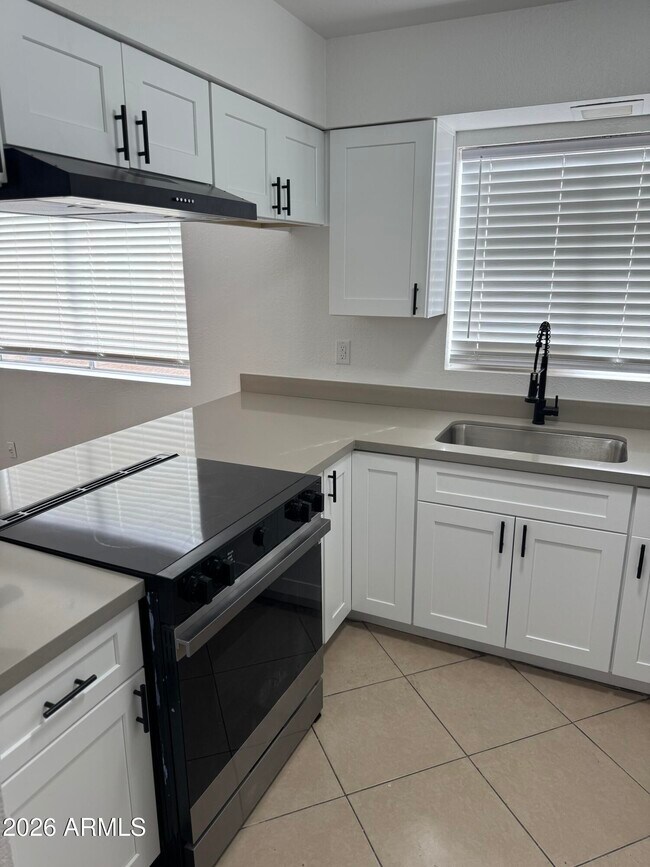 Foto del edificio - 615 N Arrowhead Dr