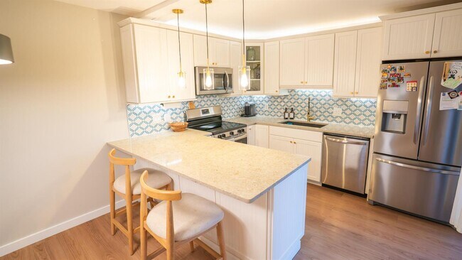 Foto del edificio - 3211 Gardens East Dr