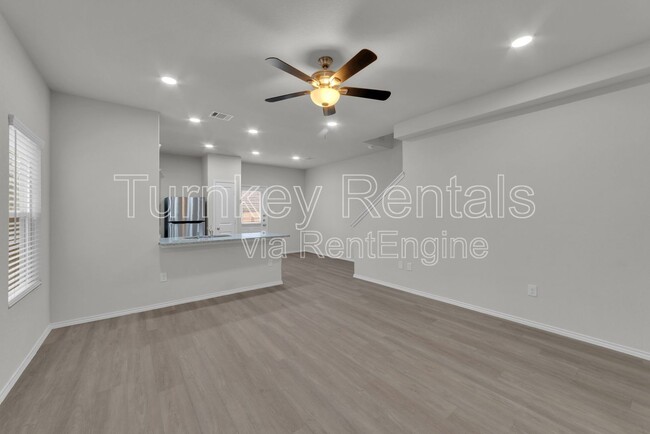 Foto del edificio - 7356 Misty Ridge Dr