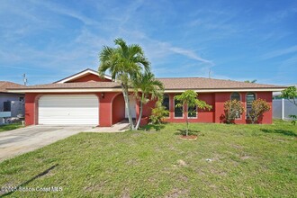 Building Photo - 765 Palm Dr