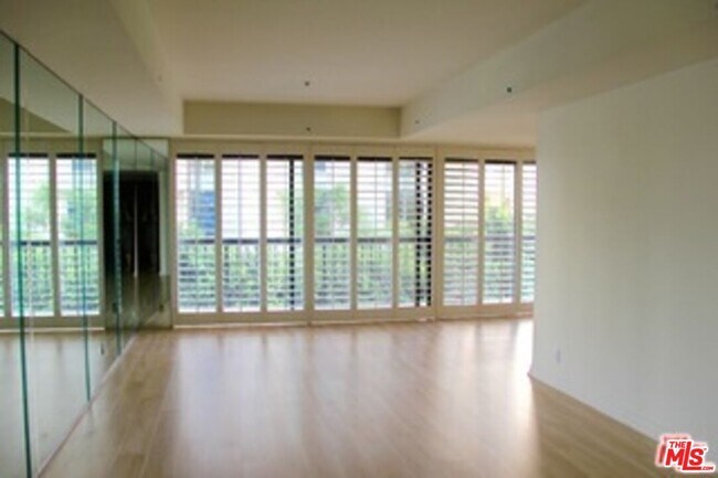 Foto del edificio - 10790 Wilshire Blvd