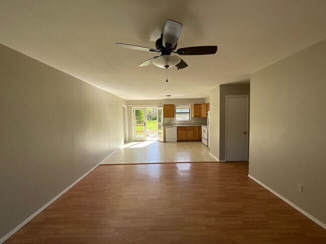 Building Photo - Leasing