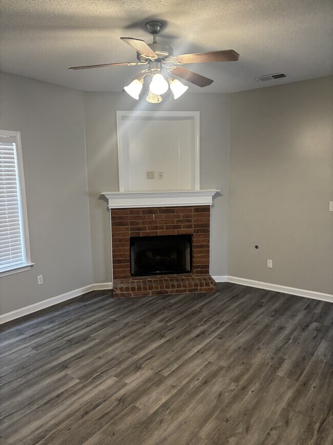 Building Photo - 9150 Cinderhill Cove E