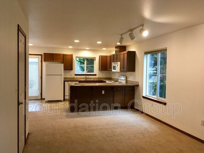 Foto del edificio - 12545 Roosevelt Way NE