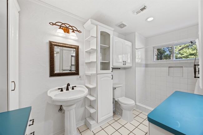 Building Photo - 12 Dewthread Ct