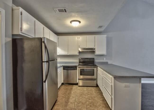 Building Photo - Charming Townhouse NW Tallahassee