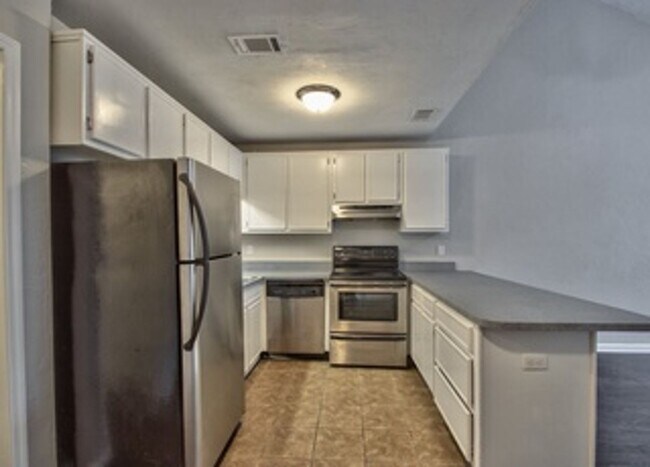 Foto del edificio - Charming Townhouse NW Tallahassee