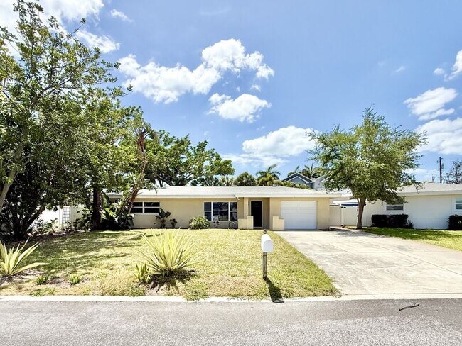 Foto del edificio - 6660 Bay St