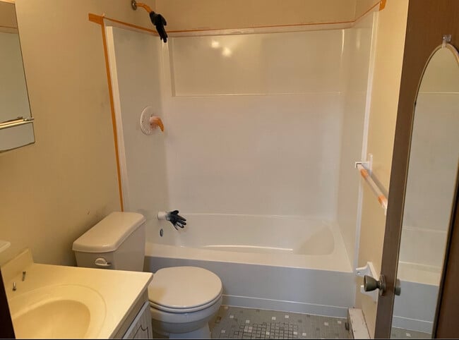 Building Photo - 53 Swanson Ct